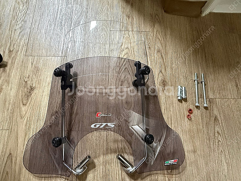 베스파 gts300 스크린 파코 듀얼 스크린 팝니다.--1