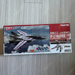 토미텍 마크로스 1/144 VF-1J 이치죠 히카루기 파이터모드 팝니다