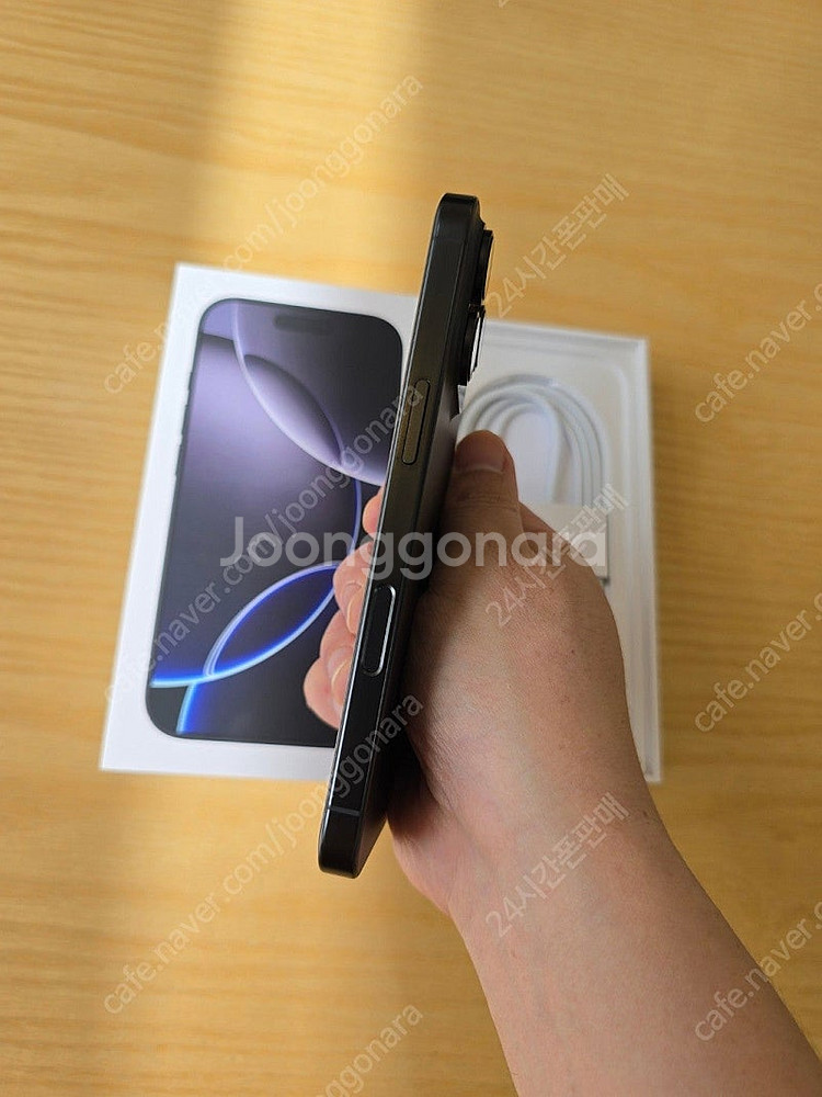 아이폰16프로블랙티타늄128gb 자급제폰판매합니다--6