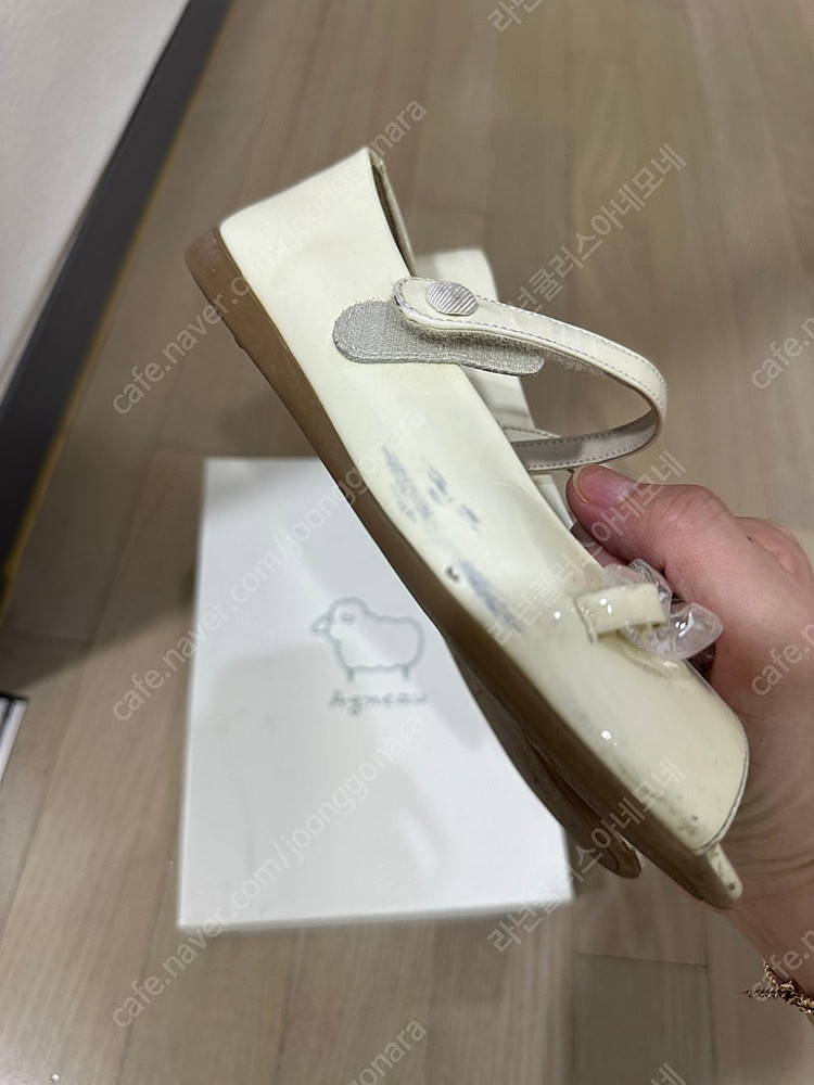 앙뉴 화이트 구두 이미지