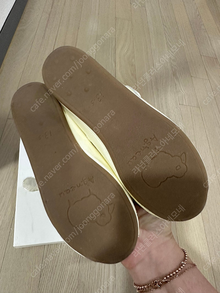 앙뉴 화이트 구두 이미지