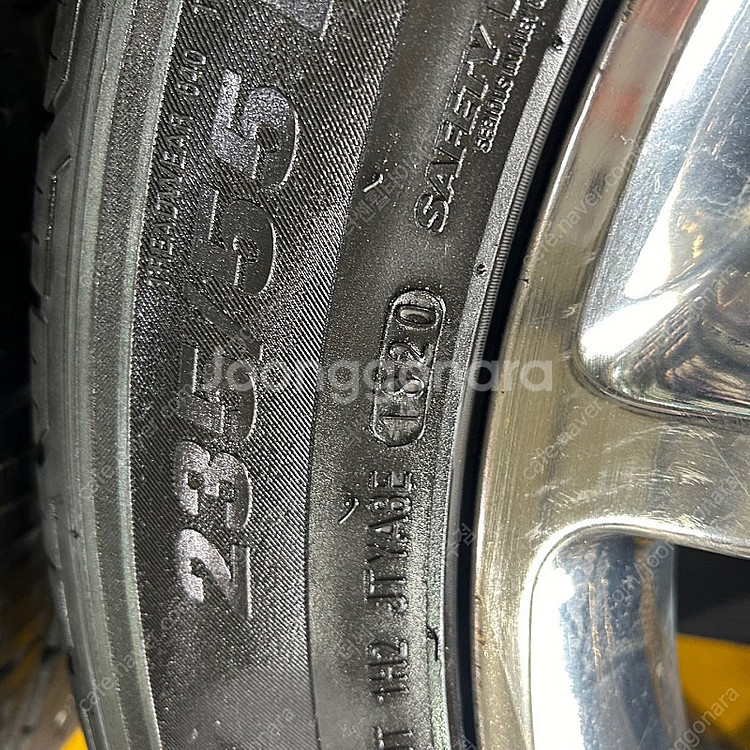 올뉴 쏘렌토 19인치 중고 휠타이어 한대분 세트 (23...--8