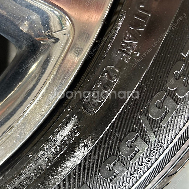 올뉴 쏘렌토 19인치 중고 휠타이어 한대분 세트 (23...--9