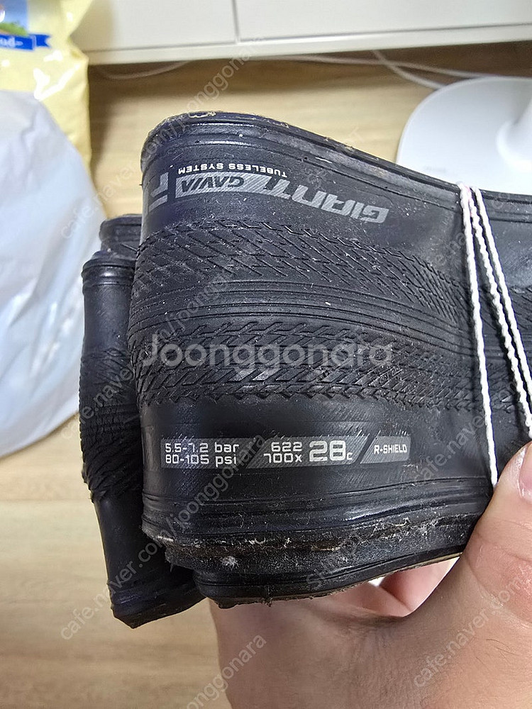자전거 로드 700x28c 타이어 팝니다--0