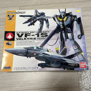 반다이 1/72 VF-1S 발키리 (로이 포커기) 팝니다