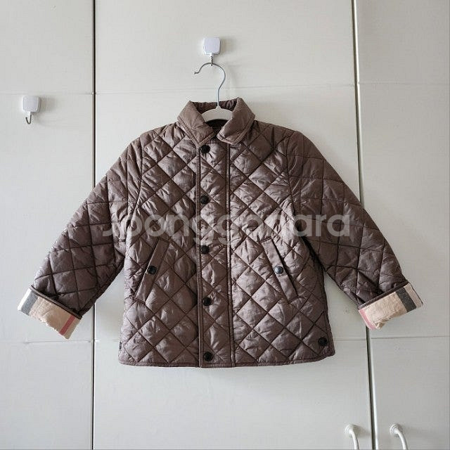 새상품급. 100호 (3y) 버버리칠드런 퀼팅 누빔 자...--0