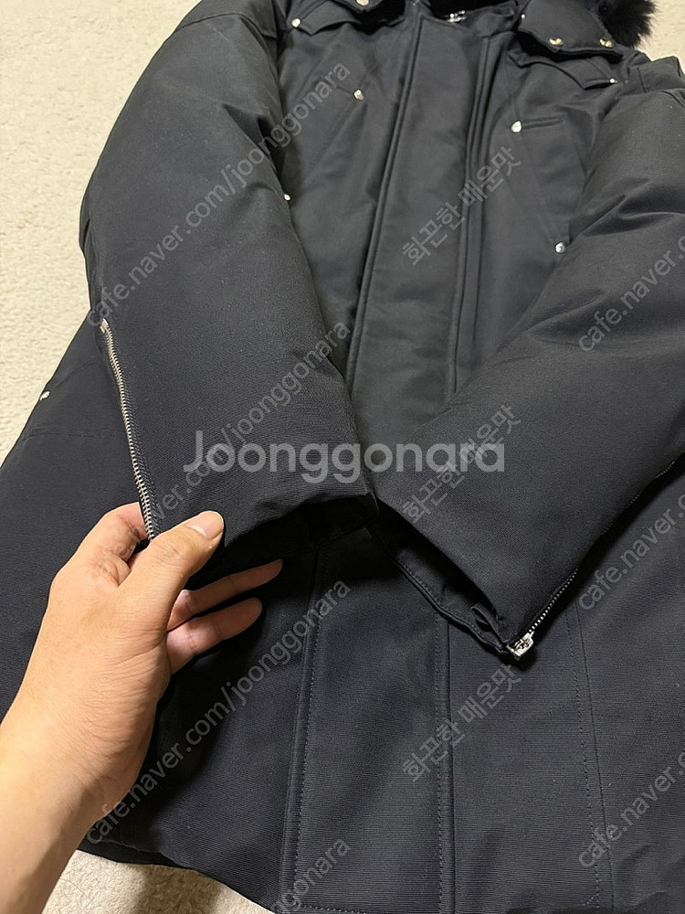 무스너클 스틸링 블랙/블랙 퍼 패딩 자켓 S 판매합니다...--2