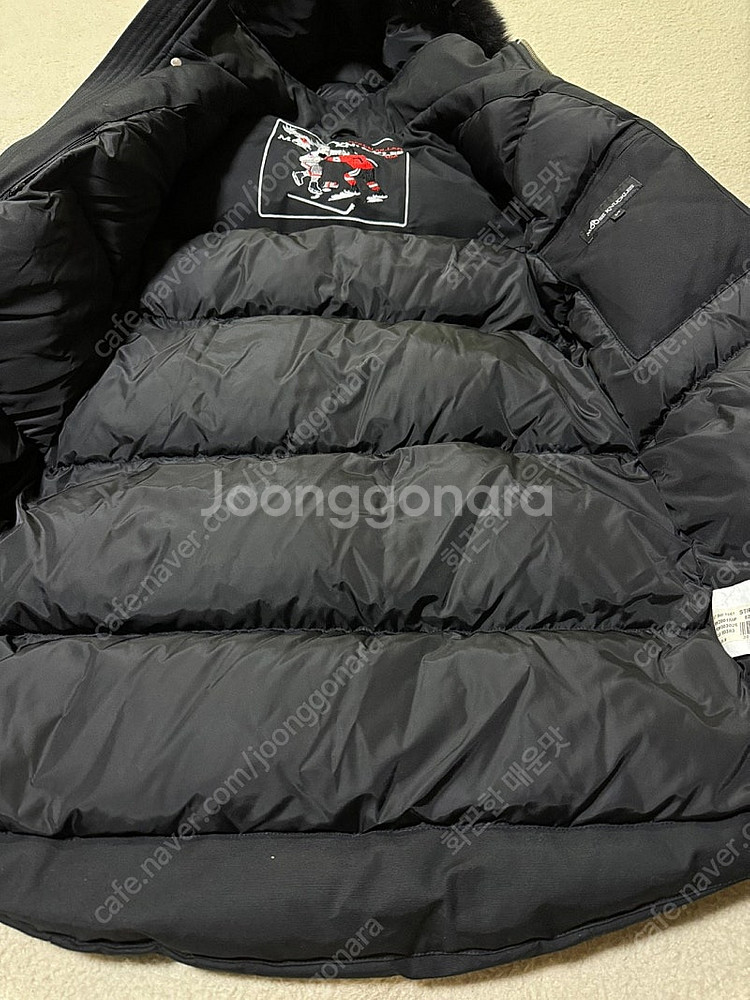 무스너클 스틸링 블랙/블랙 퍼 패딩 자켓 S 판매합니다...--6