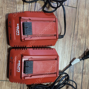 천안)힐티 22v5.2A 배터리4개 충전기 2개 팝니다 hilti