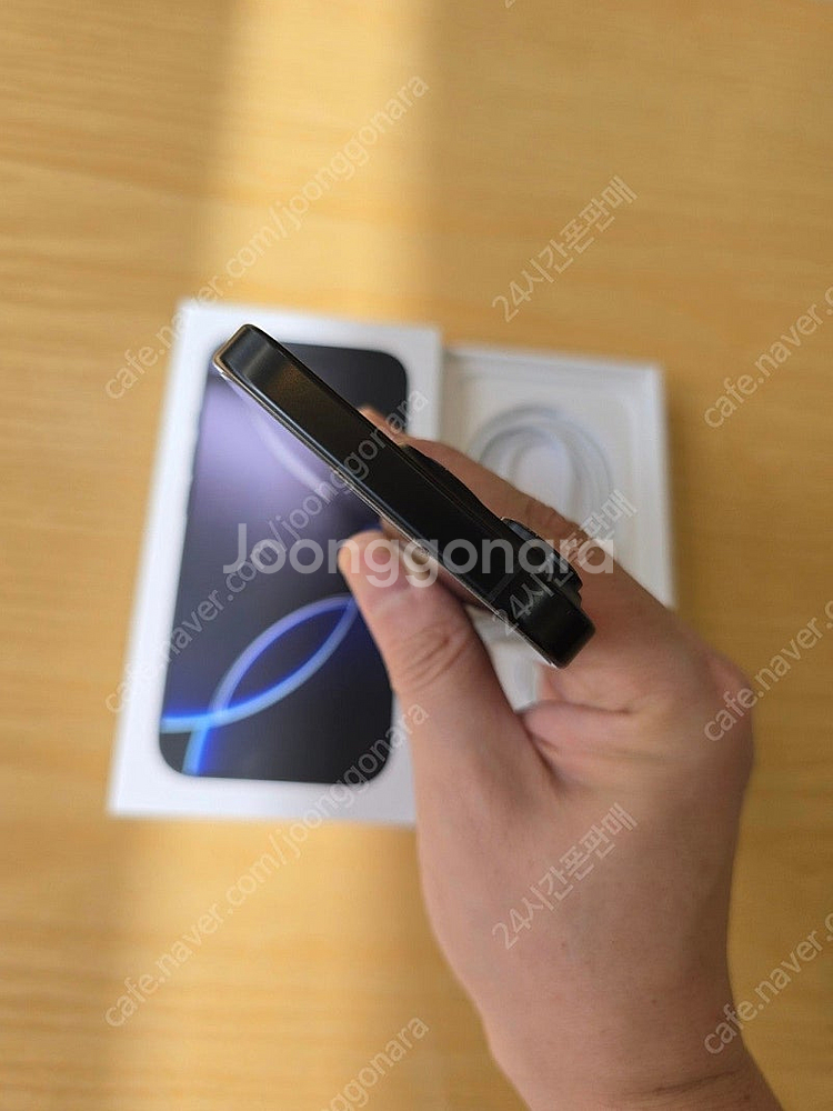 아이폰16프로블랙티타늄128gb 자급제폰판매합니다--3