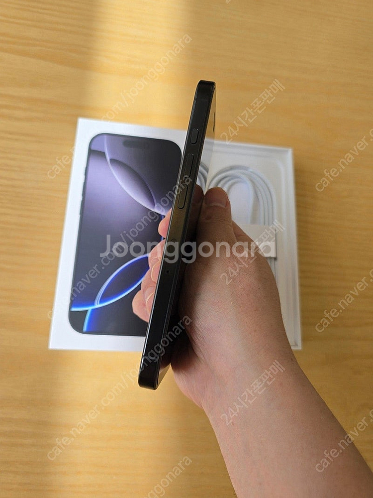 아이폰16프로블랙티타늄128gb 자급제폰판매합니다--4