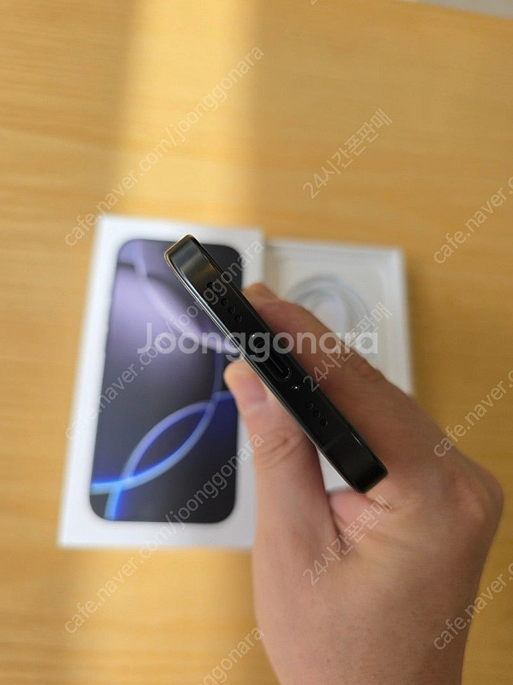아이폰16프로블랙티타늄128gb 자급제폰판매합니다--5