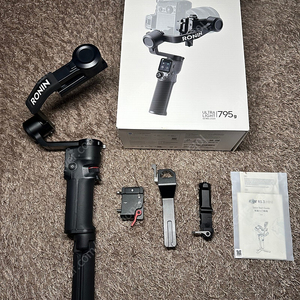 DJI RS3 로닌 MINI 카메라 짐벌 판매 합니다 (신품급 동일)