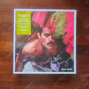 프레디머큐리 Freddie Mercury Never Boring 3CD+DVD+BD Deluxe Boxset 미개봉