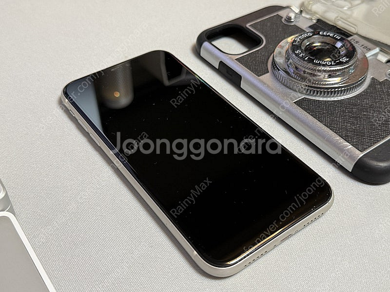 아이폰11 64GB 화이트 팝니다.--1