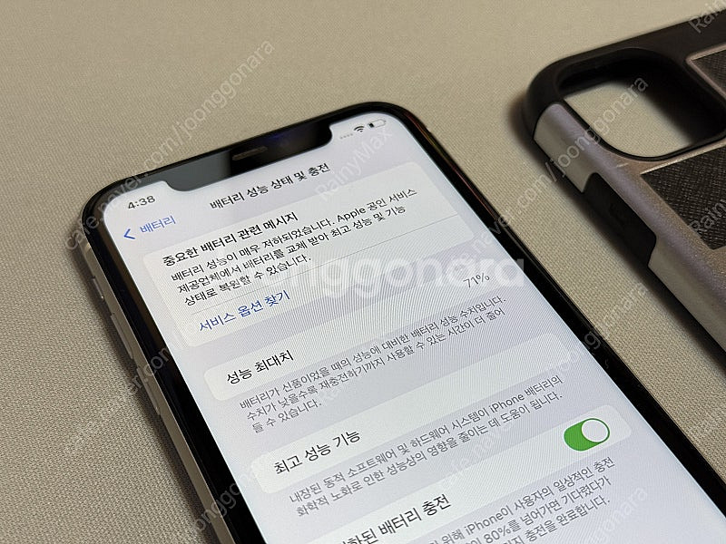 아이폰11 64GB 화이트 팝니다.--5