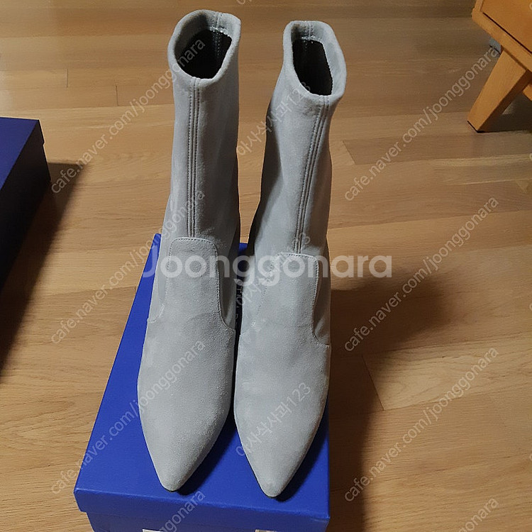 스튜어트 와이츠먼 스웨이드 앵클부츠 snug/cling US 8.5 (255)--0