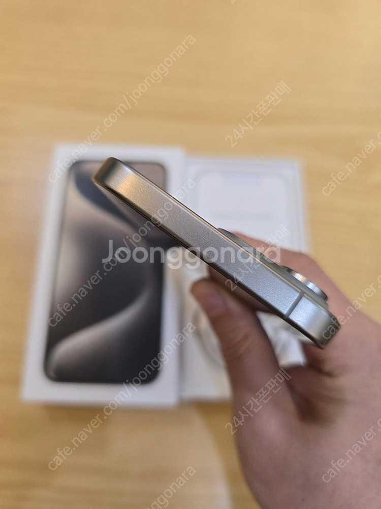 아이폰15프로맥스네추럴티타늄256gb 자급제폰판매합니다--3