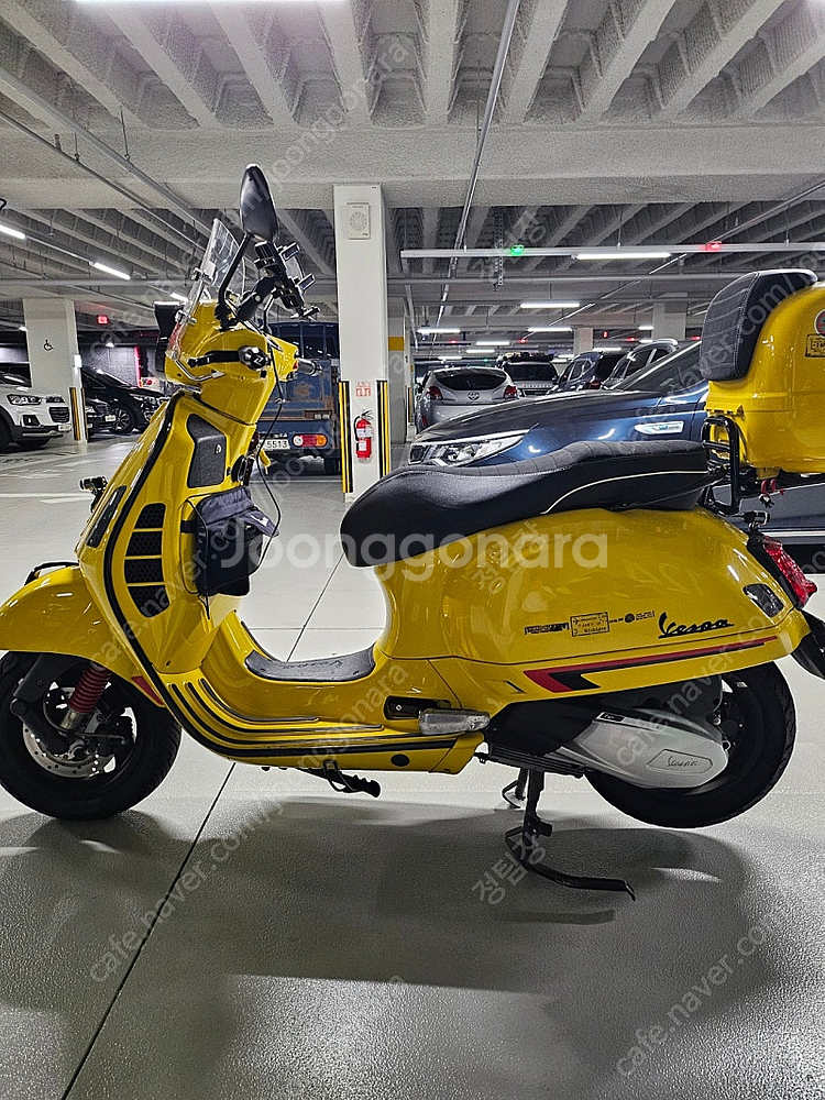 베스파 GTS300 슈퍼스포츠 21년식 노랑 팝니다--2