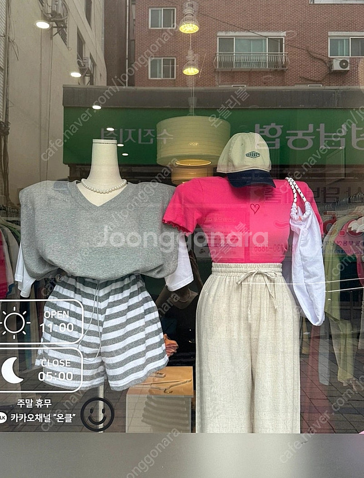 여성복 옷가게 마네킹--0