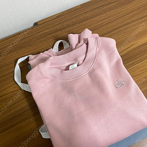 Alo Accolade crew neck pullover 알로 요가 맨투맨 스웨트셔츠 발레핑크 컬러