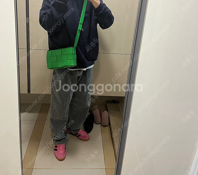 보테가 베네타 카세트백 미디움 초록--4