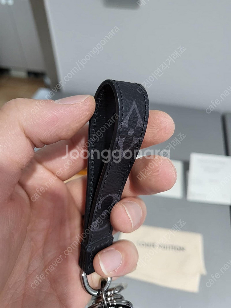 루이비통 모노그램 이클립스 드라곤느 백참 키홀더 2회사--7