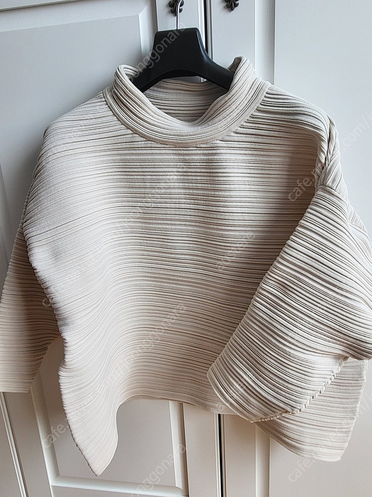 플리츠플리즈 크레페니트 탑 새상품--4