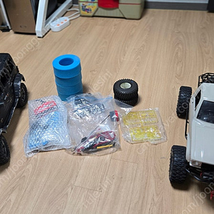 rc4wd c2x, scx10뉴브라이트 랭글러 팝니다.