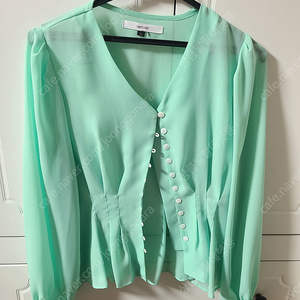 벰버 tuck detail Blouse 민트색 판매합니다