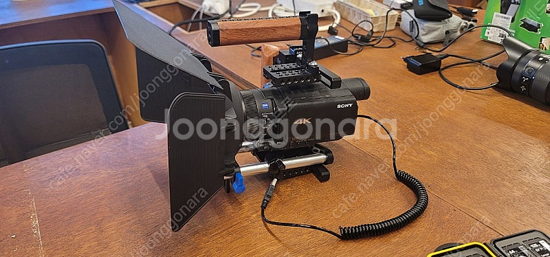 캠코더 카메라 소니 FDR-AX700 ± 케이지 셋트--3