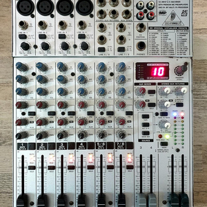 베링거 Eurorack UB1204FX-Pro 8채널 아날로그 믹서