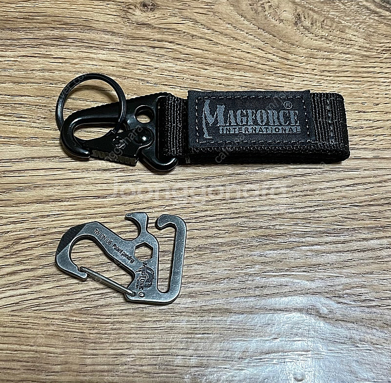 [미사용 새상품]맥포스 키홀더 블랙&스페셜듀티 T1 보틀오프너--0