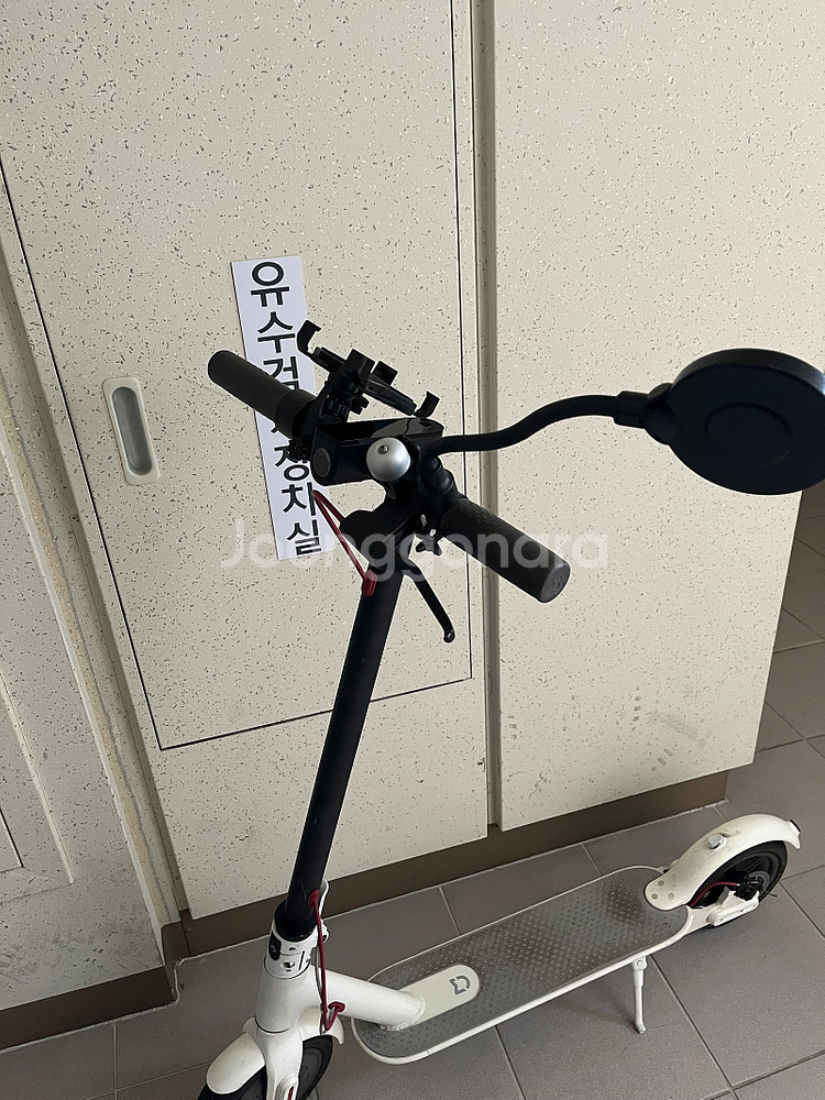 샤오미 정품 화이트 전동 킥보드 저렴하게 판매합니다. ...--2