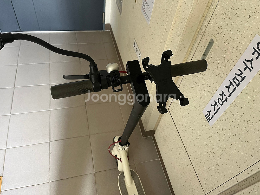 샤오미 정품 화이트 전동 킥보드 저렴하게 판매합니다. ...--7