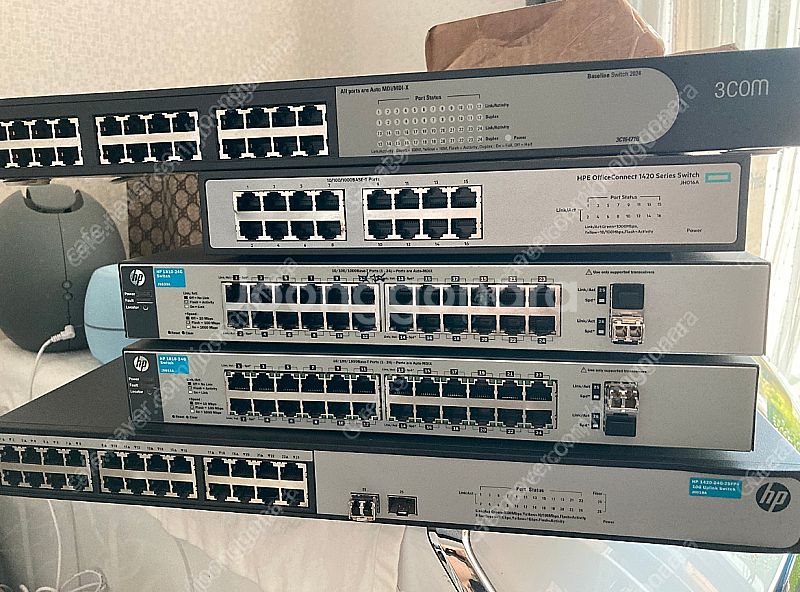 HP 1420-24G-2SFP+ (JH018A) - 스...--0