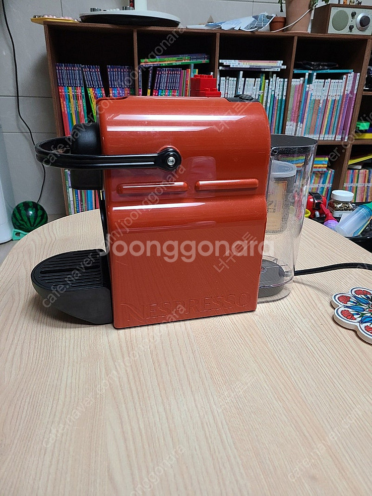 네스프레소 캡슐 커피머신 한국정품 C40 레드 팝니다--0