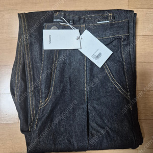 다이애그널 TUCK WIDE DENIM PANTS navy M사이즈 새상품 팝니다.