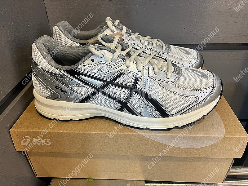 265 270 275 아식스 조그 100S 화이트 블랙...--0