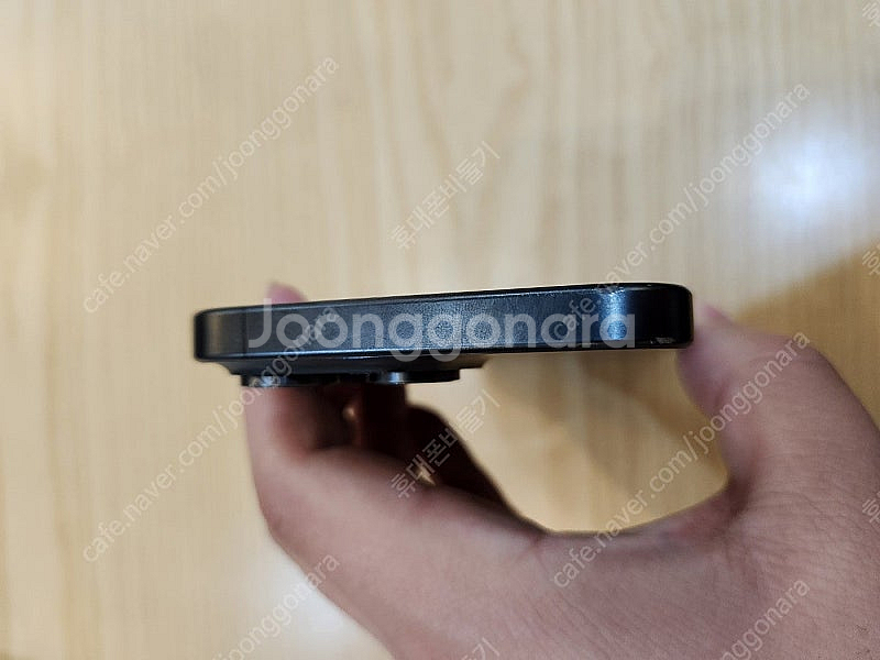 아이폰15프로맥스512기가 블랙 자급제 액정기스 하나없고 뒷판 깨진 폰 판매합니다--3