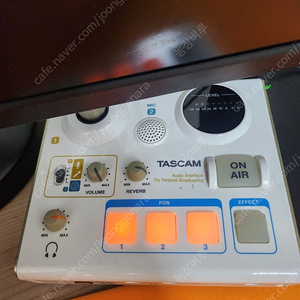 타스캠(TASCAM) US32 오디오 인터페이스 판매합니다 (13만원짜리 마이크 서비스)