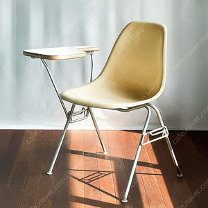 허먼밀러 임스 데스크 스쿨체어 사이드 스태킹 Herman Miller EAMES SCHOOL CHAIR