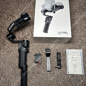 DJI RS3 로닌 MINI 카메라 짐벌 판매 합니다 (신품급)