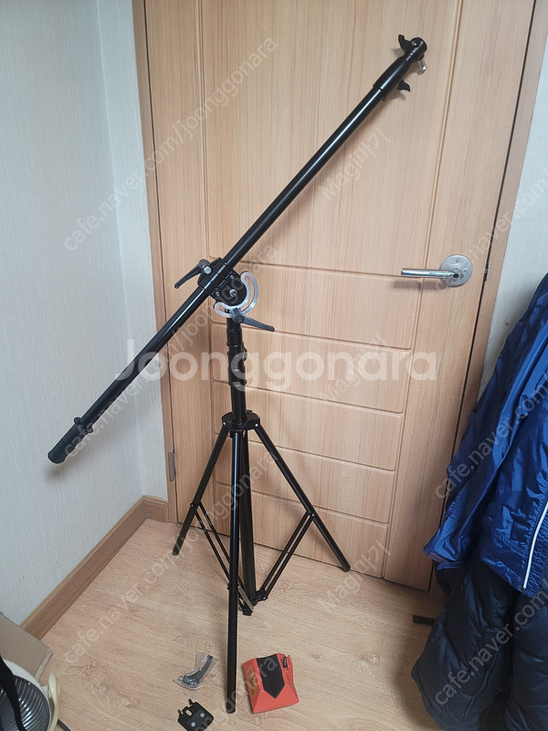 사놓고 거의 안쓴... 거의새거 붐스탠드(M) J218...--0