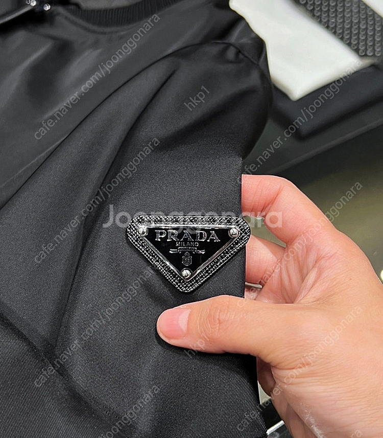 프라다 나일론 봄버자켓 48사이즈 팝니다--1