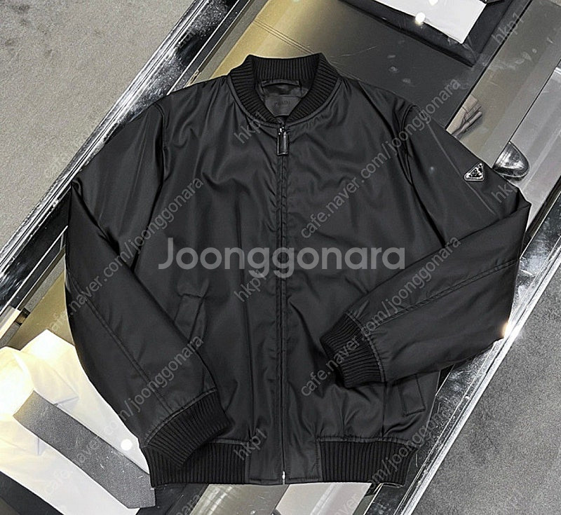 프라다 나일론 봄버자켓 48사이즈 팝니다--2