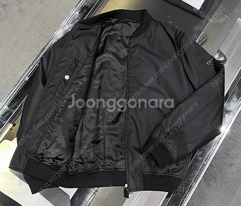 프라다 나일론 봄버자켓 48사이즈 팝니다--3