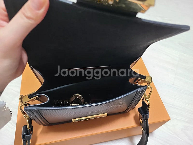 루이비통 미니도핀 블랙 에삐 판매합니다--8