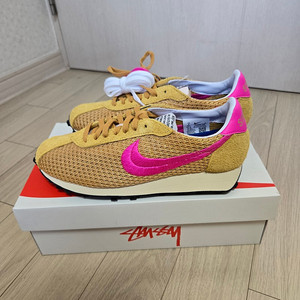 Nike x Stussy LD-1000 SP Sanded Gold and Laser Fuchsia 260사이즈 판매합니다.