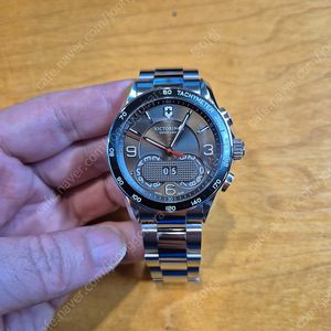 빅토리녹스 Victorinox 크로노클래식 ChronoClassic 다크그레이 다이얼 판매합니다.